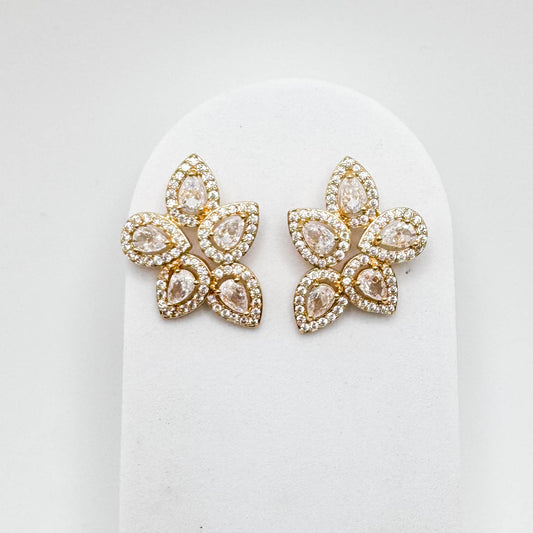 Brinco cravejado de zircônia | Banhado a ouro 18K